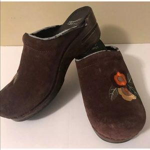 DANSKO Sophia Clogs Mules Suede Floral Brown Shoes